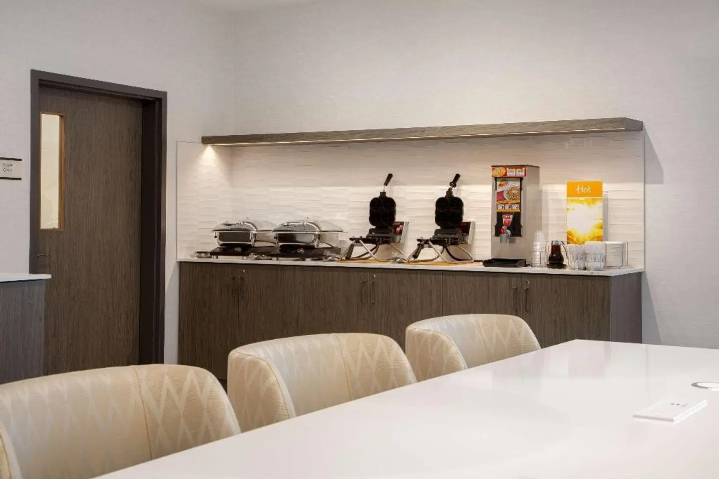 Quality Inn & Suites Bar