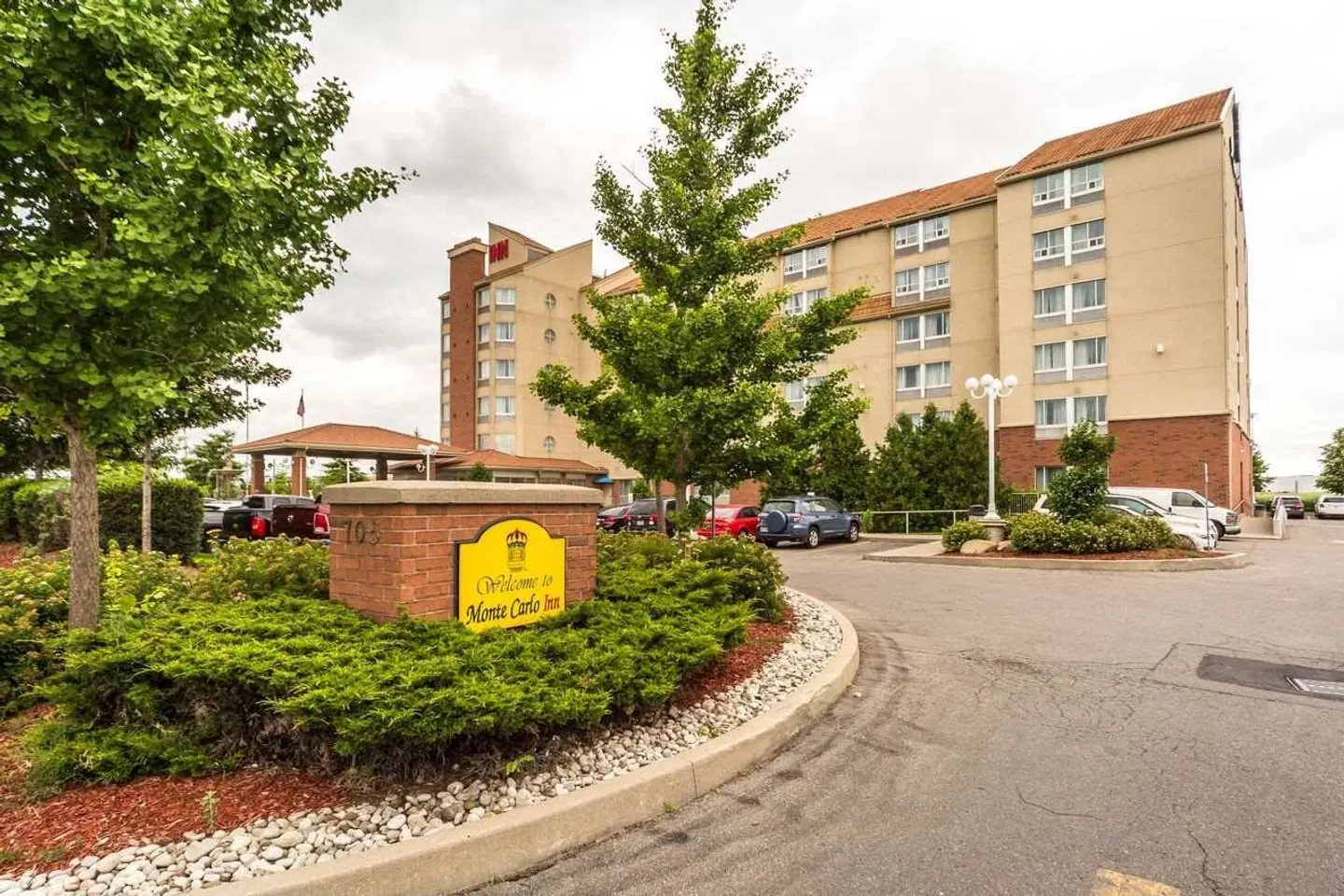 Monte Carlo Inn Vaughan Suites EXTERIOR