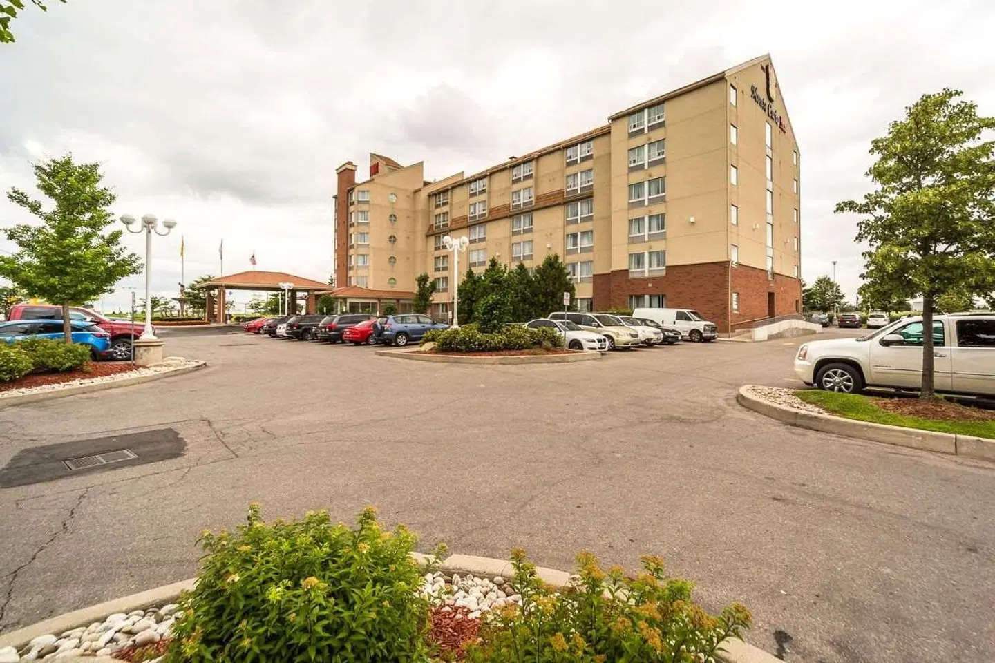 Monte Carlo Inn Vaughan Suites EXTERIOR