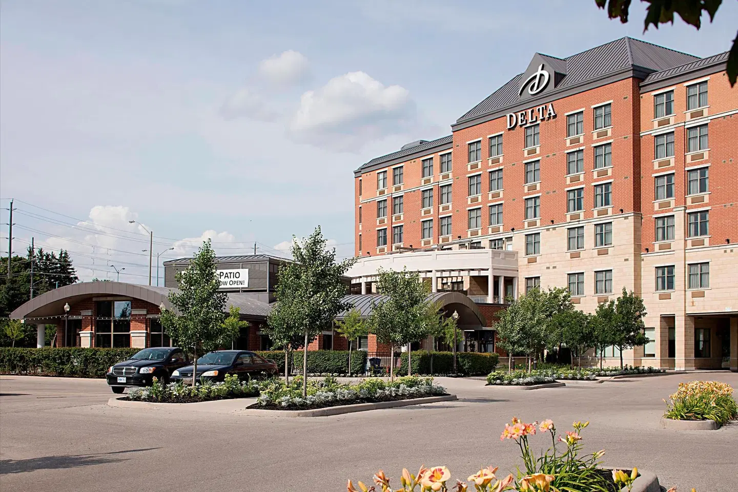 Delta Hotels by Marriott Guelph Conference Centre EXTERIOR