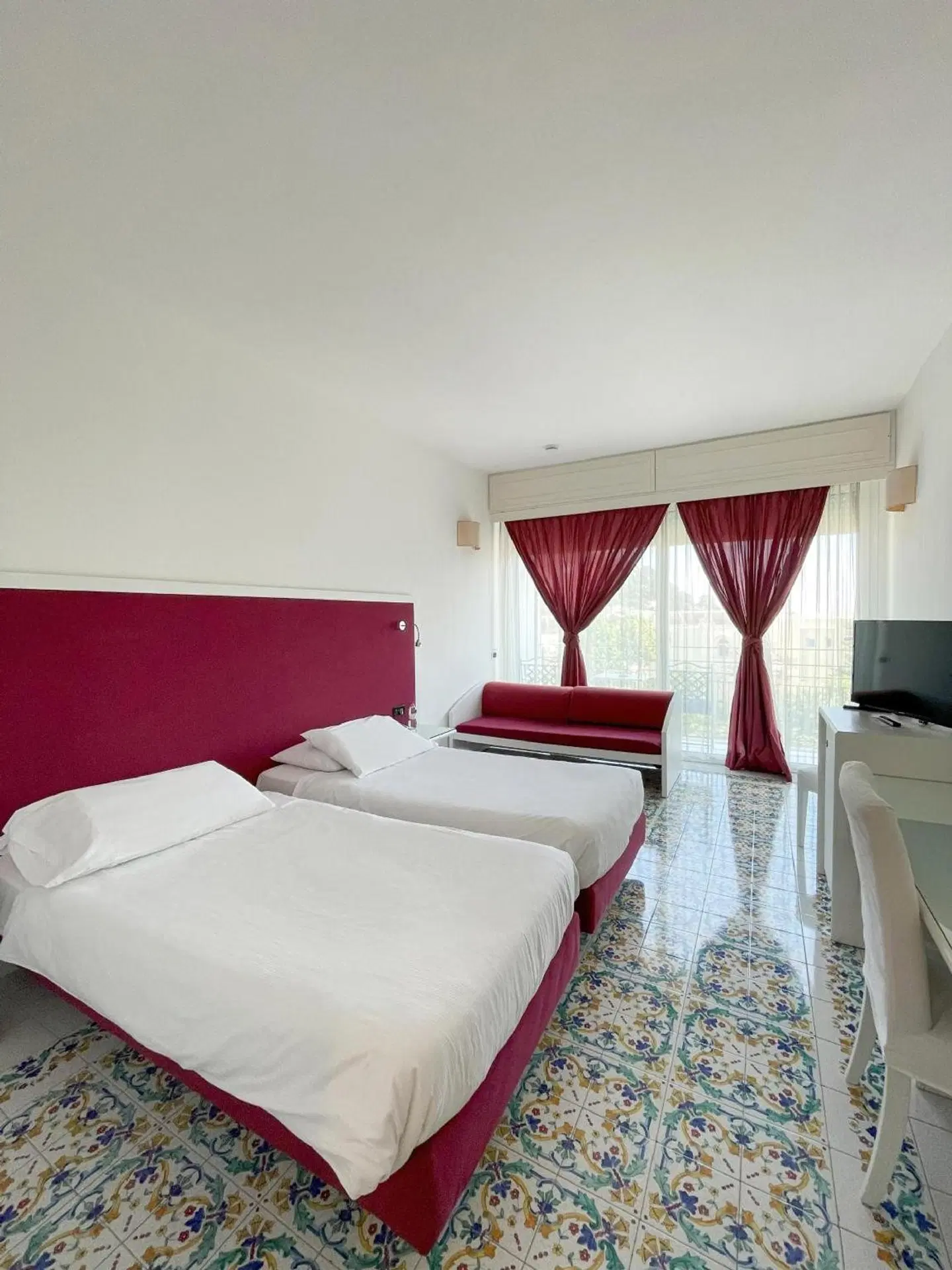 Regina Cristina ROOM_EXAMPLE