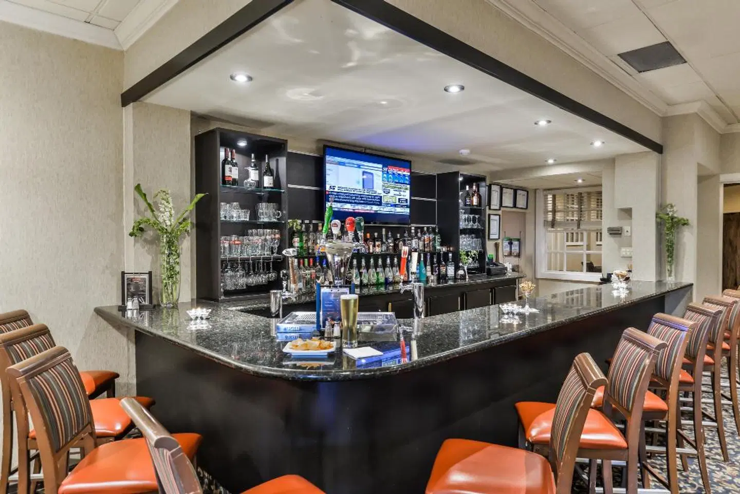 DoubleTree by Hilton Kitchener Bar