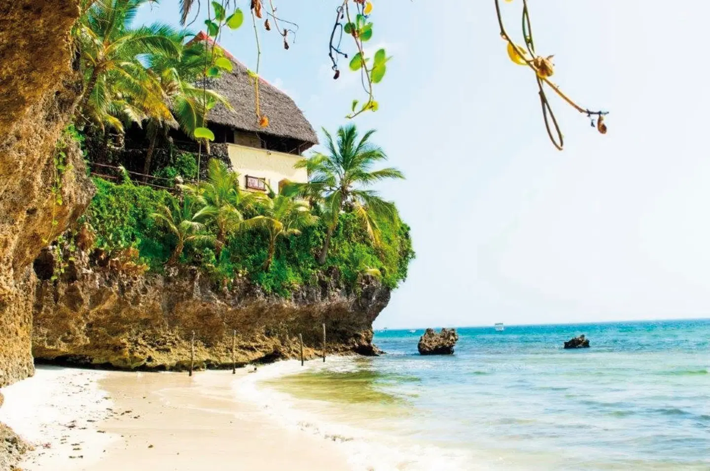 Bahari Beach Hotel Strand