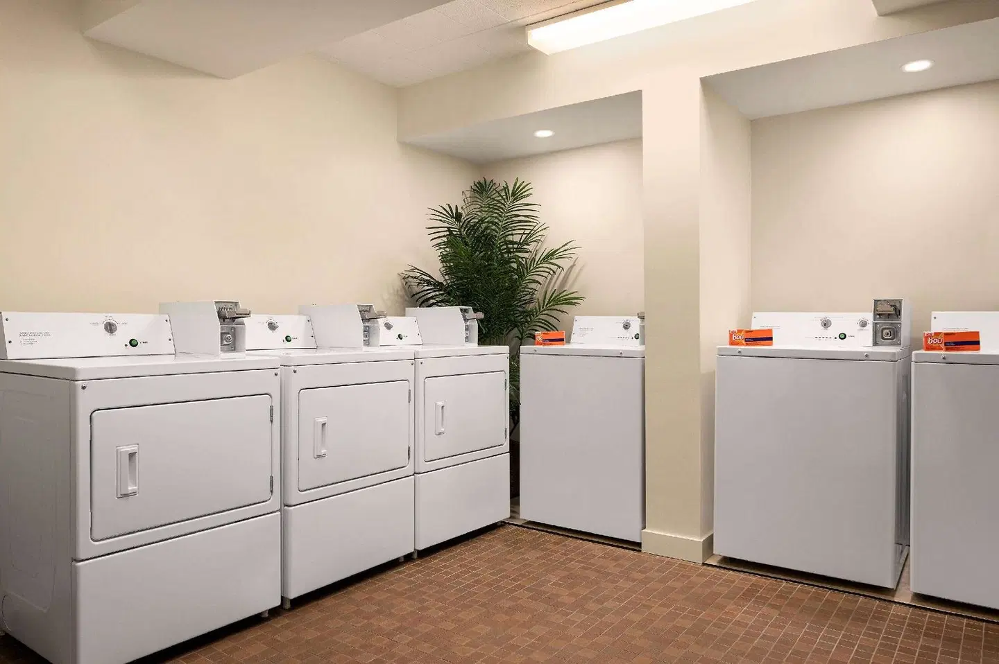 Ramada by Wyndham Cornwall ROOM_EXAMPLE