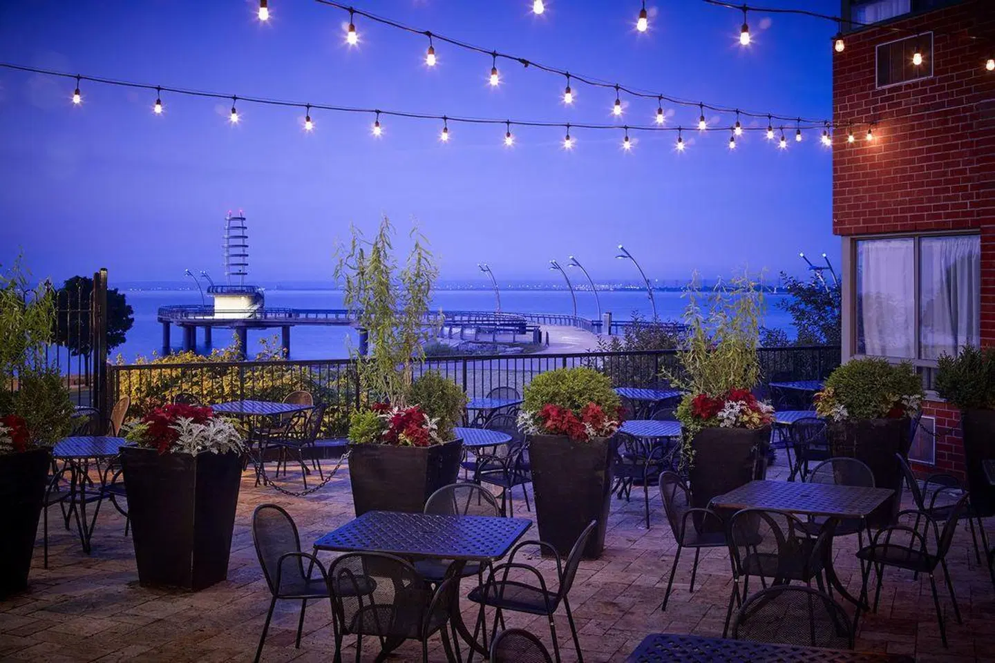 Waterfront Hotel Terrasse