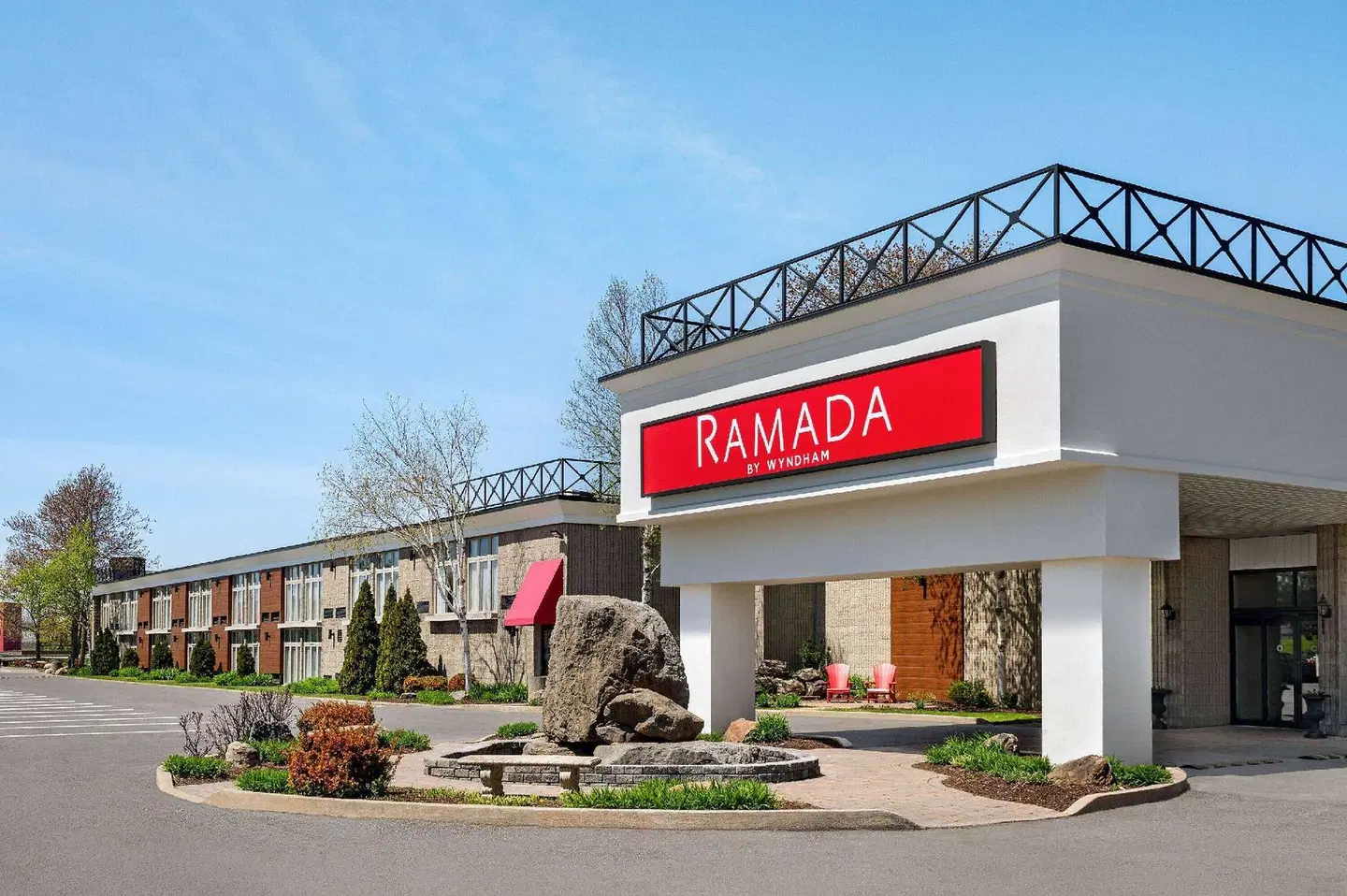 Ramada by Wyndham Cornwall EXTERIOR