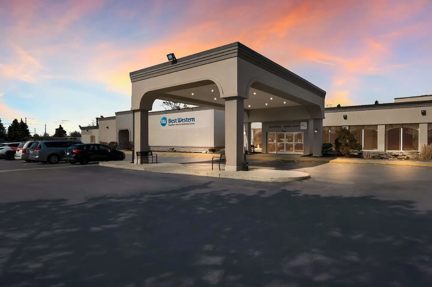 Best Western Plus Brant Park Inn & Conference Centre EXTERIOR