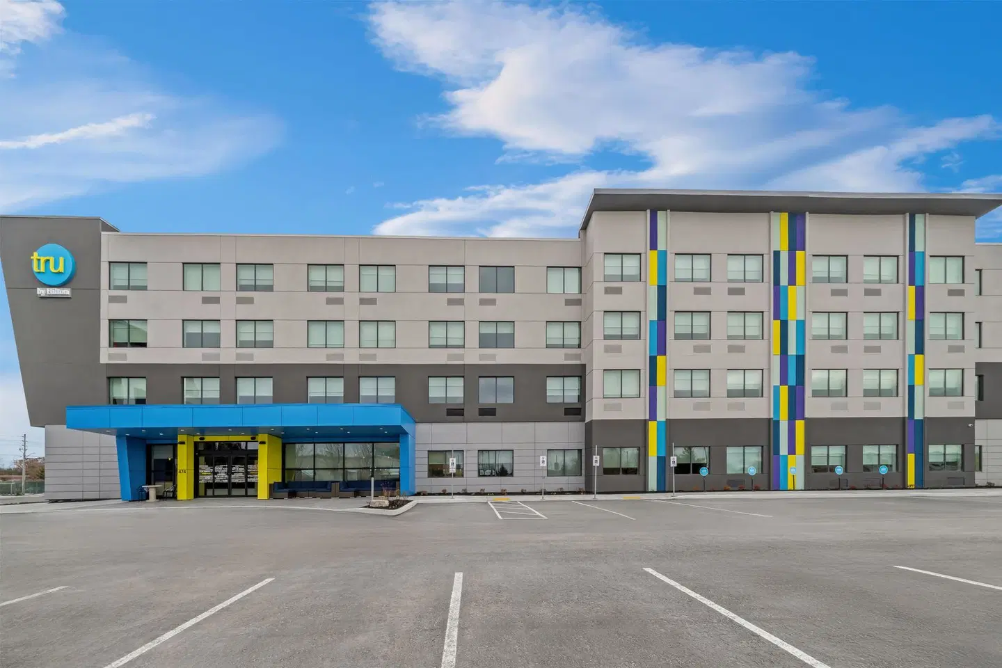 Tru by Hilton Oshawa EXTERIOR