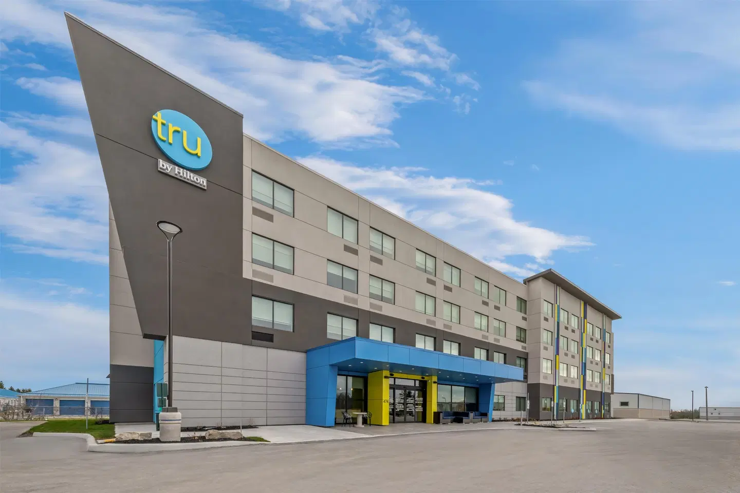 Tru by Hilton Oshawa EXTERIOR