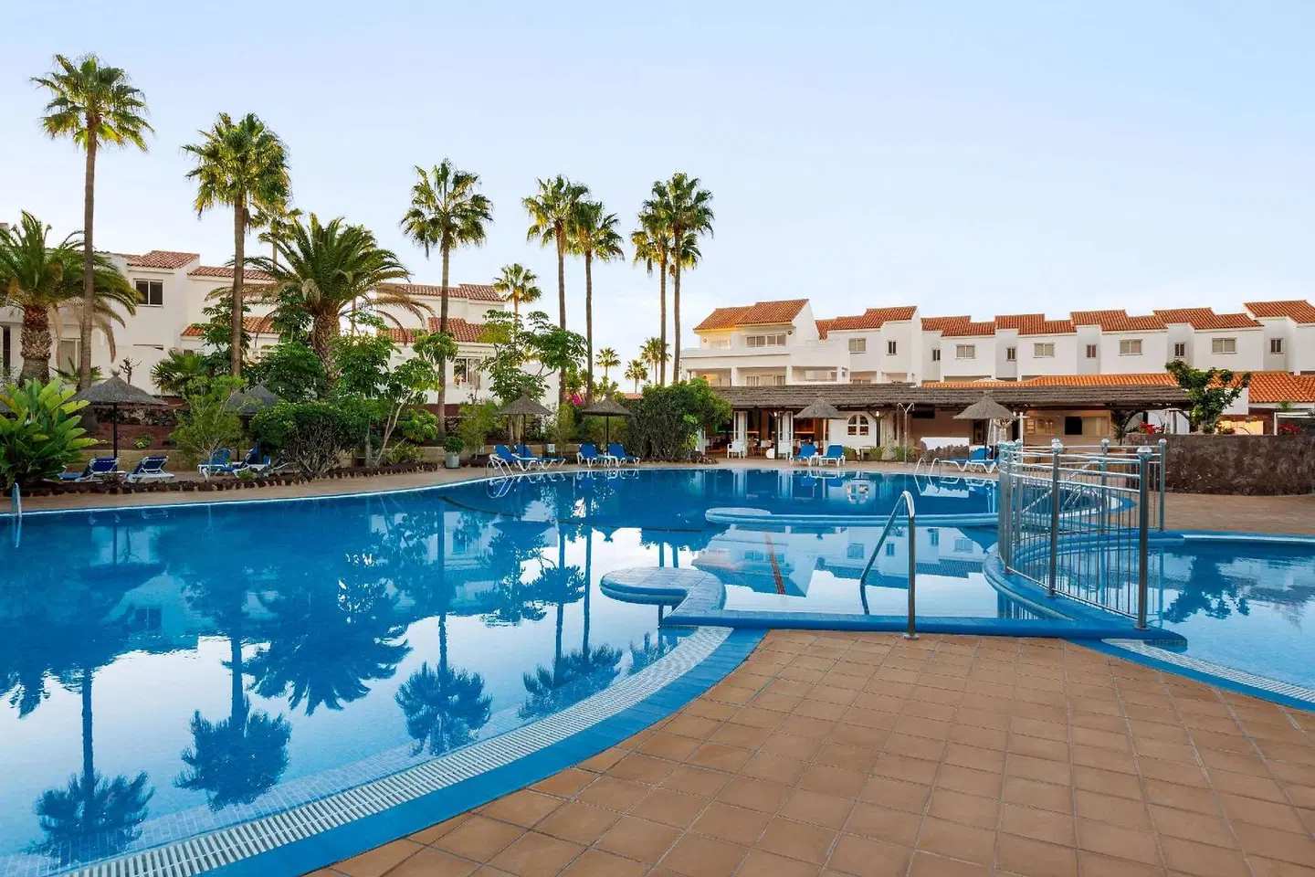 Wyndham Residences Tenerife Golf del Sur OUTDOOR_POOL