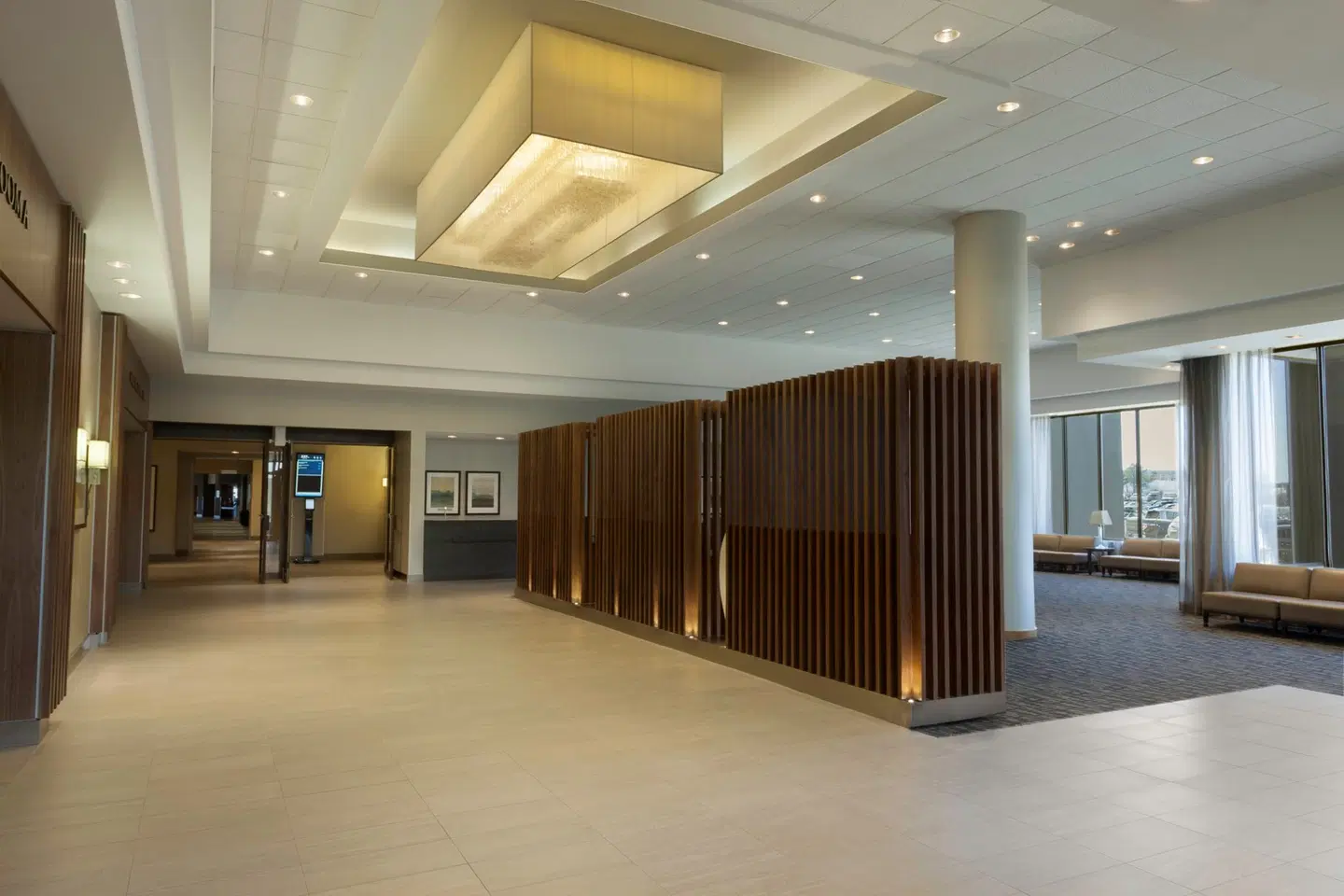 Hilton Toronto Airport LOUNGE_LOBBY