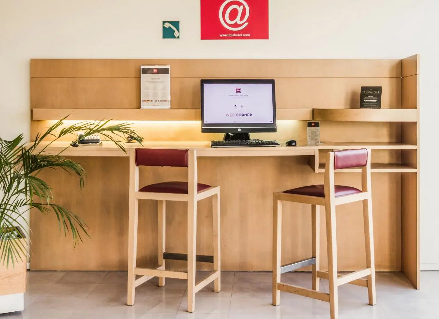 ibis Porto São João Bar