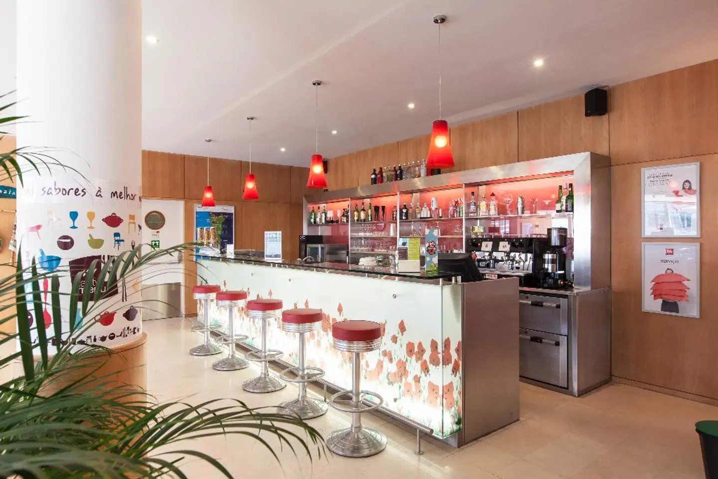 ibis Porto São João Bar