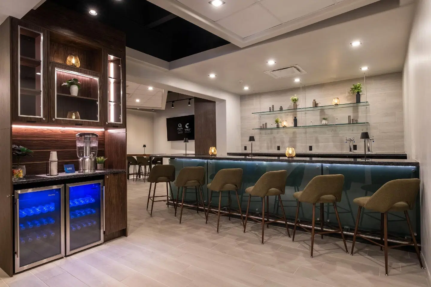 Comfort Suites Kingston Central Bar
