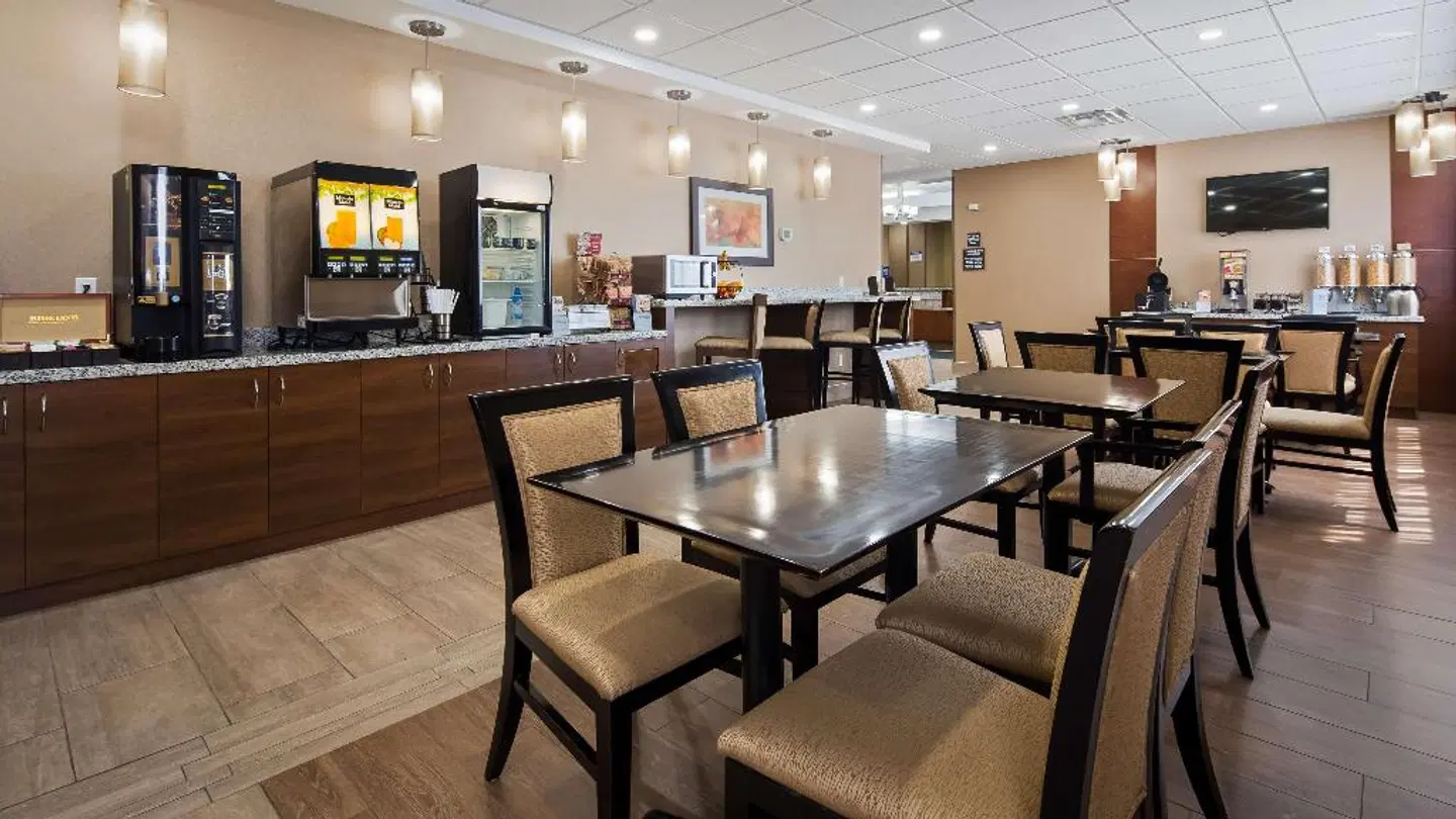 Best Western Plus Fergus Hotel Bar
