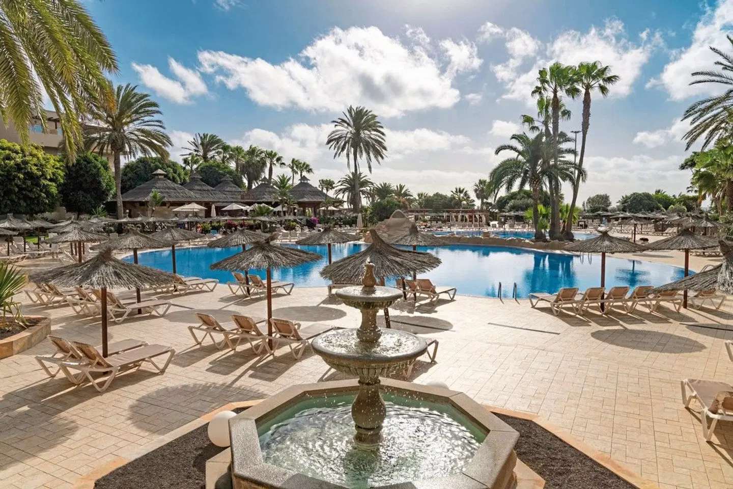 Elba Carlota Beach & Golf Resort OUTDOOR_POOL