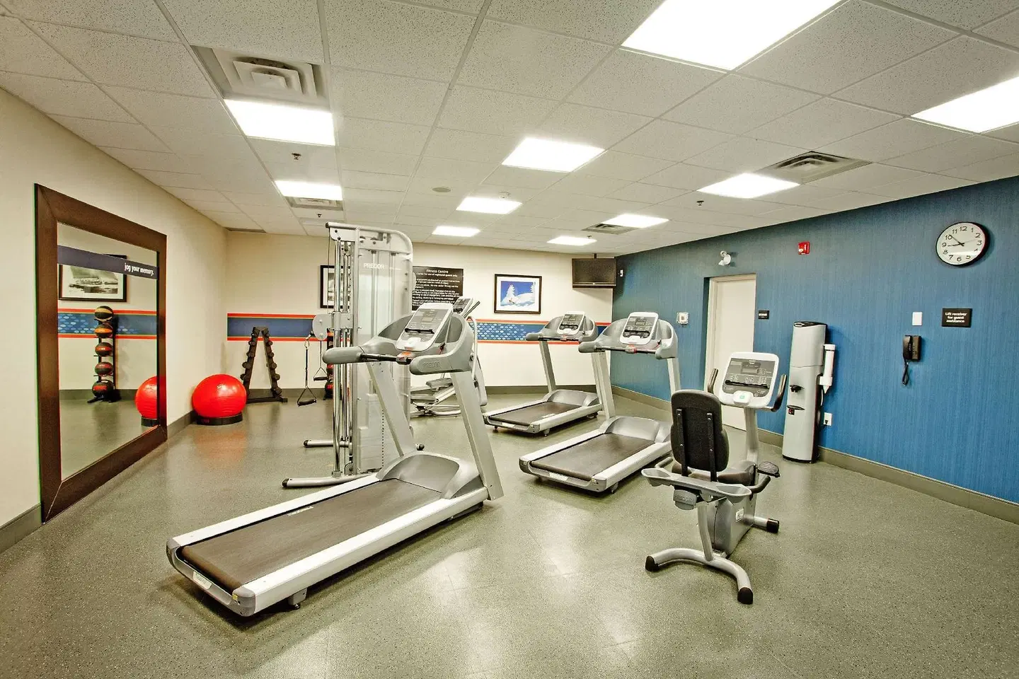 Hampton Inn & Suites by Hilton Barrie SPORTS_AND_LEISURE