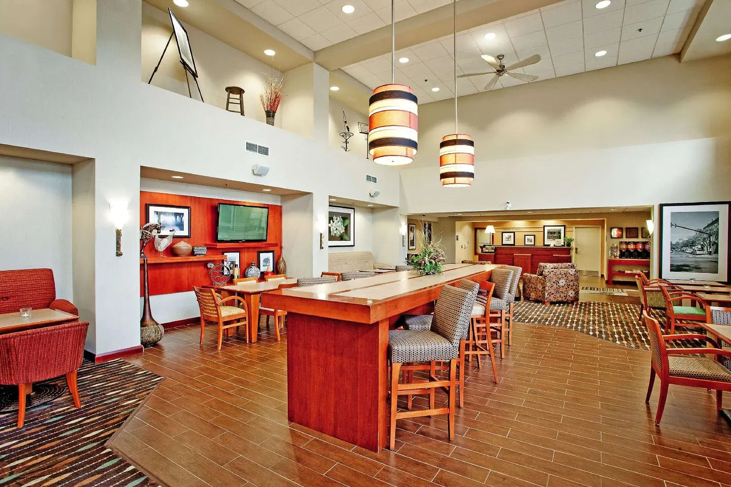 Hampton Inn & Suites by Hilton Barrie Bar