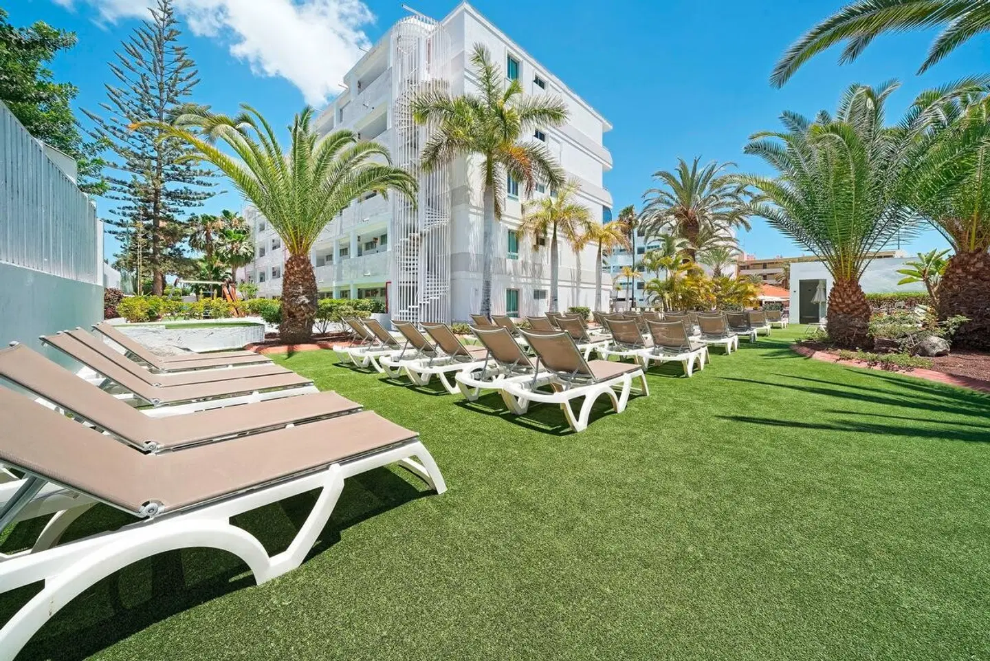AKEAH Broncemar Maspalomas Garten