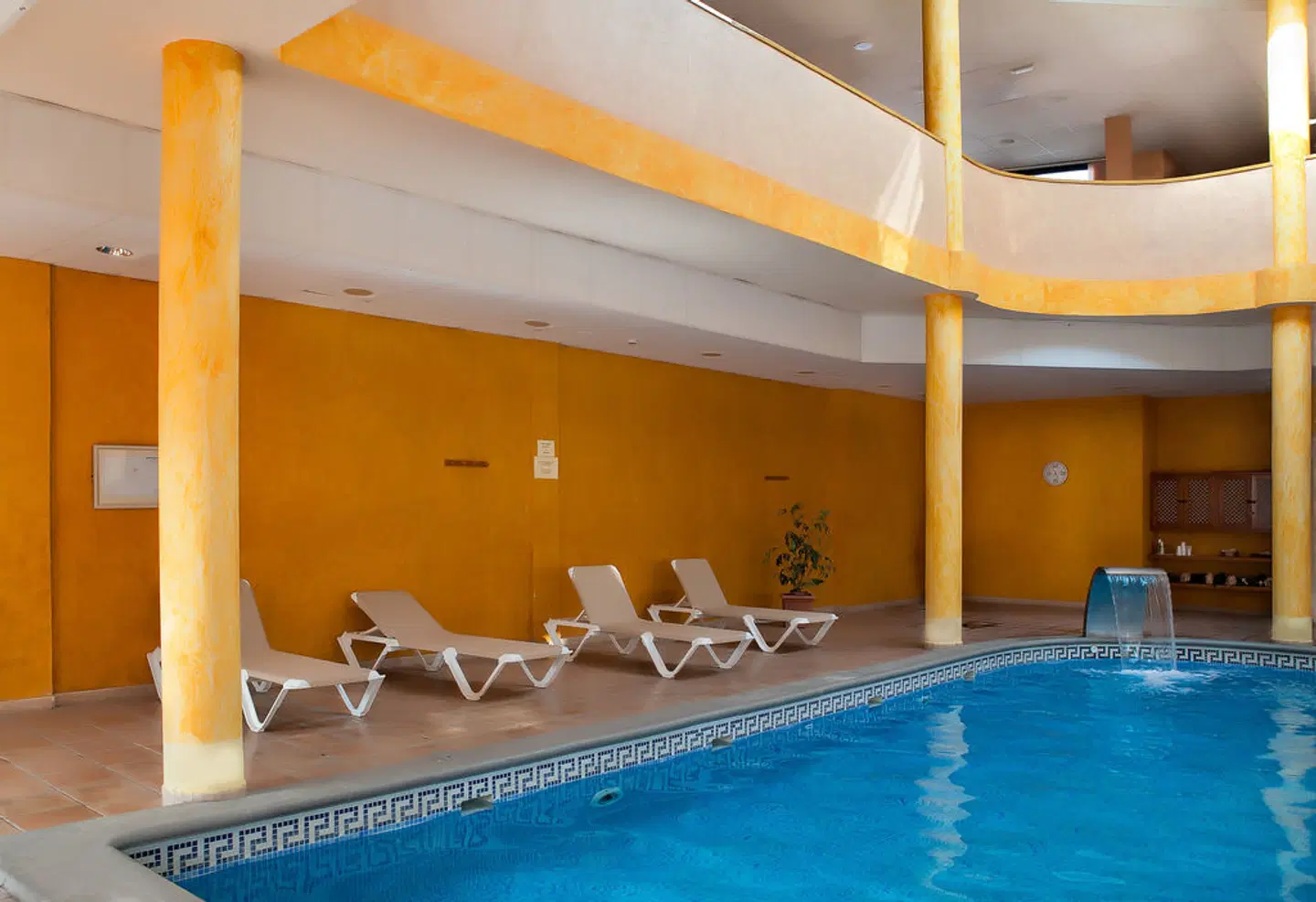 Grand Muthu Golf Plaza Hotel & Spa Hallenbad
