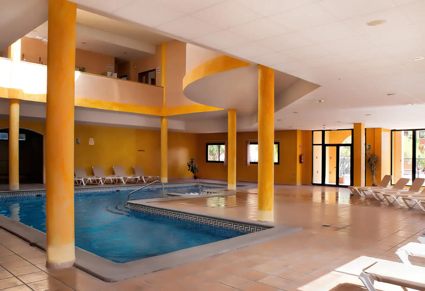 Grand Muthu Golf Plaza Hotel & Spa Hallenbad