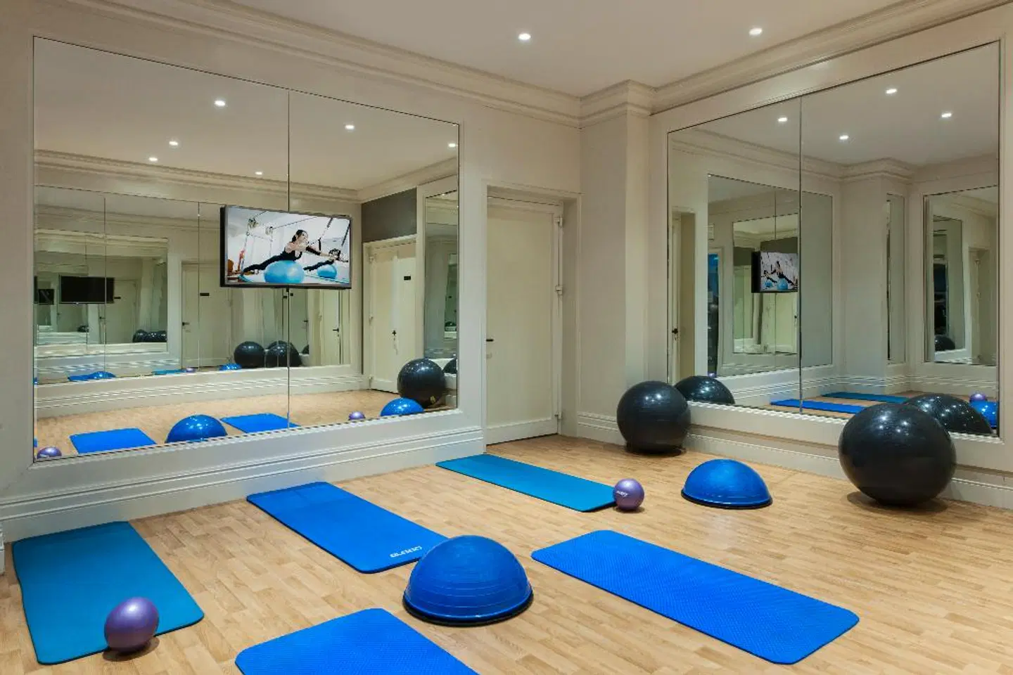 Elite World Business Hotel SPORTS_AND_LEISURE