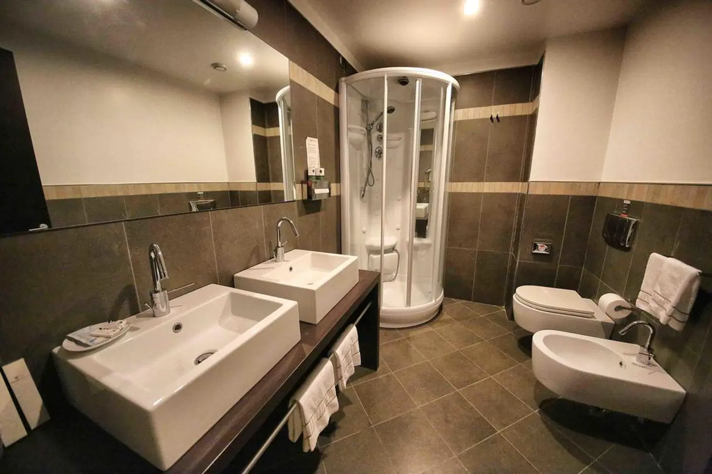 Vercelli Palace Hotel Badezimmer