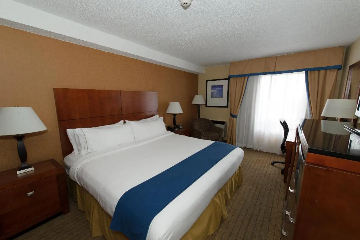 Sandman Hotel & Suites London Downtown ROOM_EXAMPLE