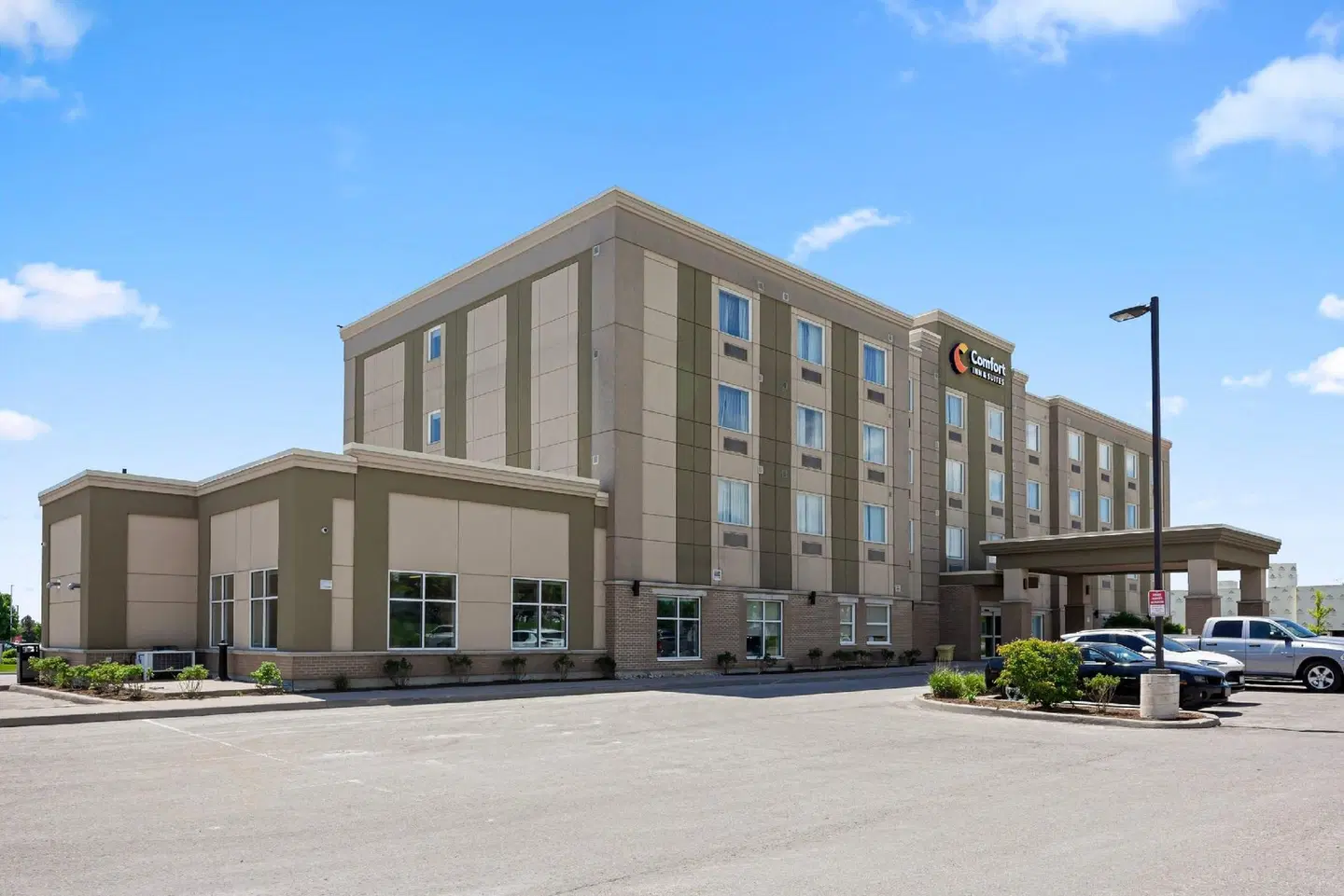 Comfort Inn & Suites EXTERIOR