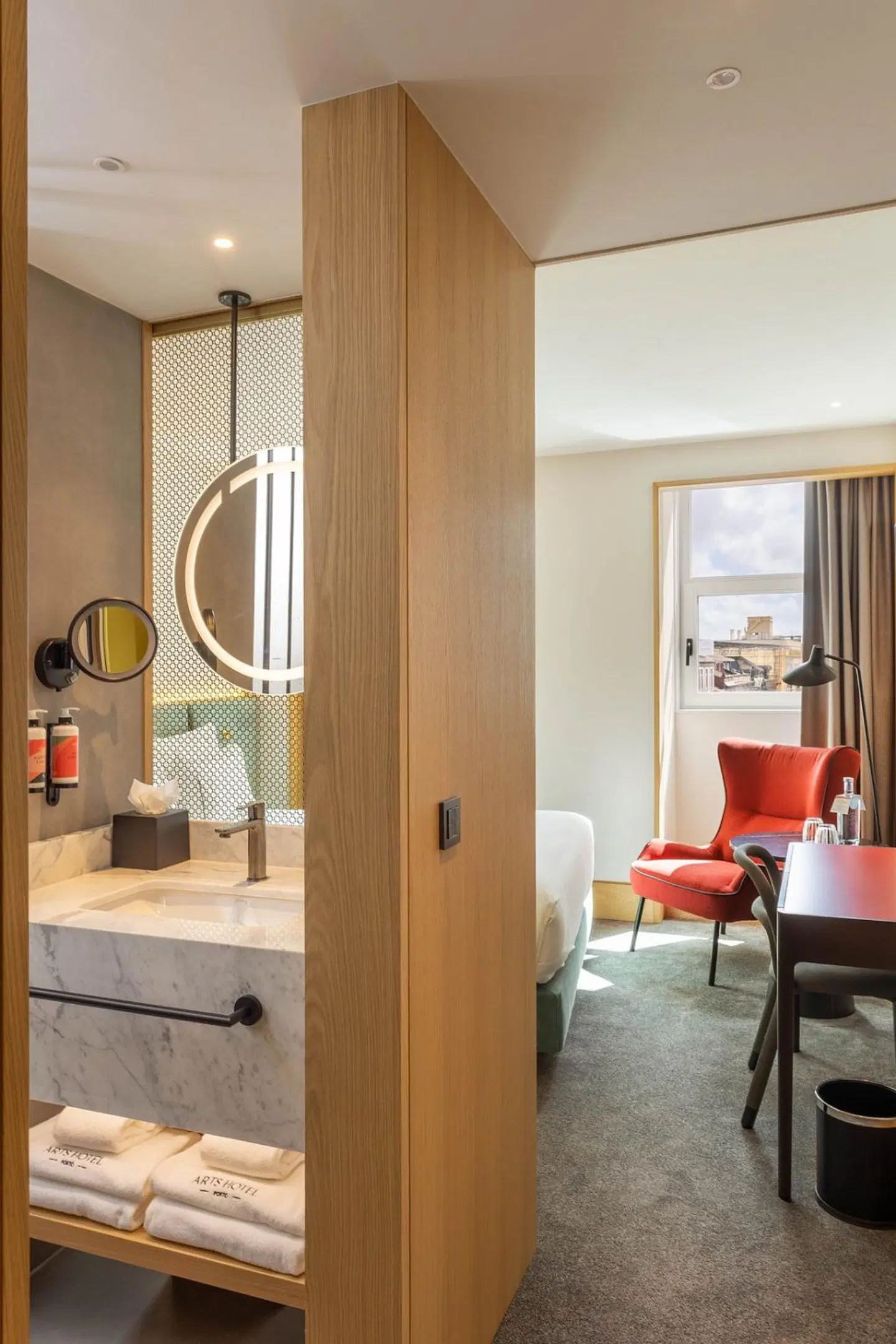 Arts Hotel Porto, Tapestry Collection by Hilton Badezimmer