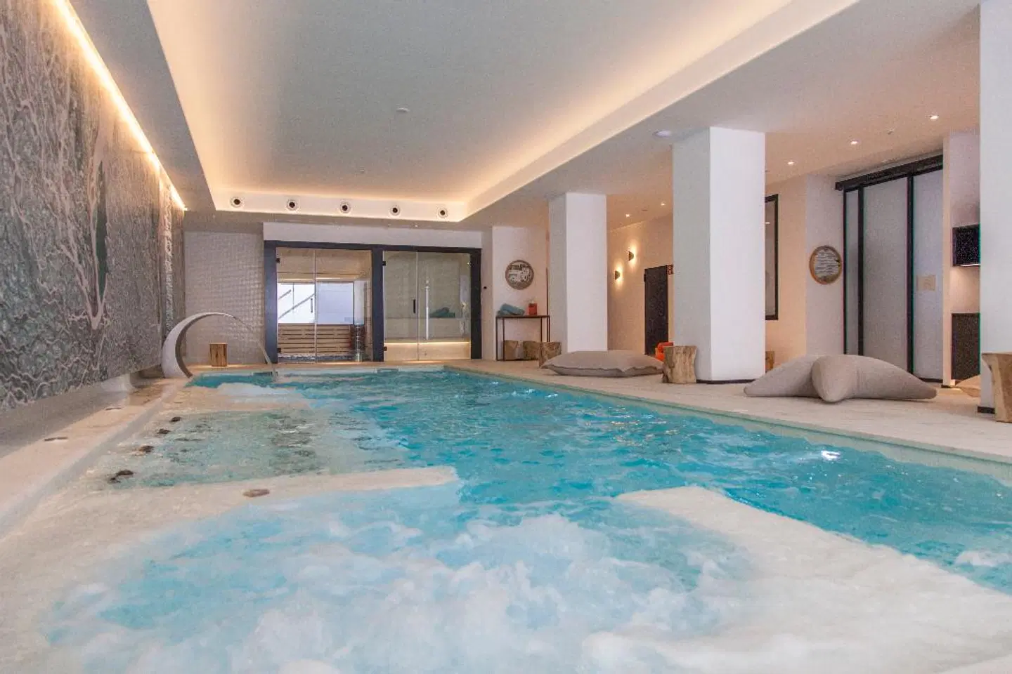 Stic Urban & Spa Hallenbad
