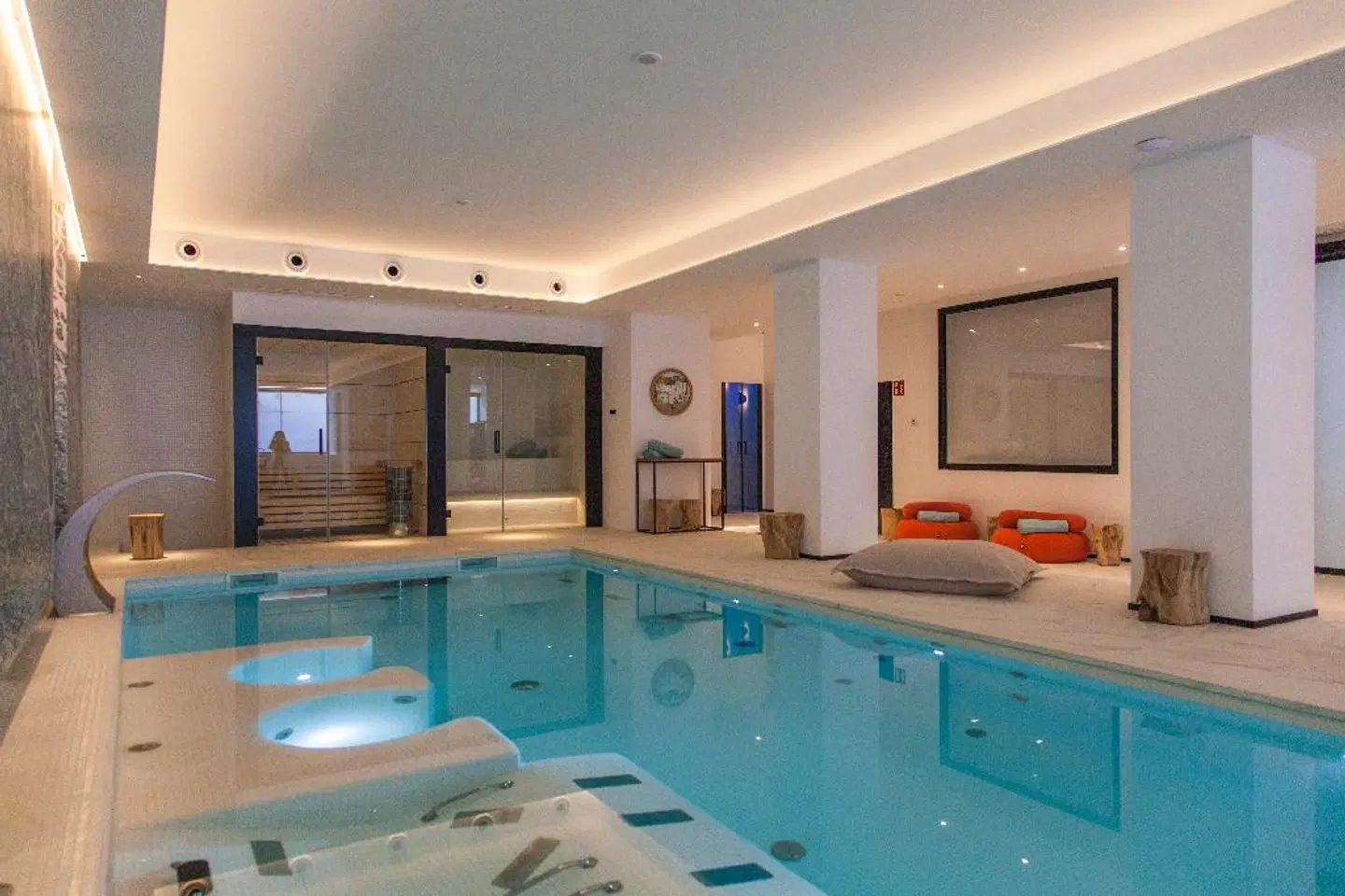 Stic Urban & Spa Hallenbad