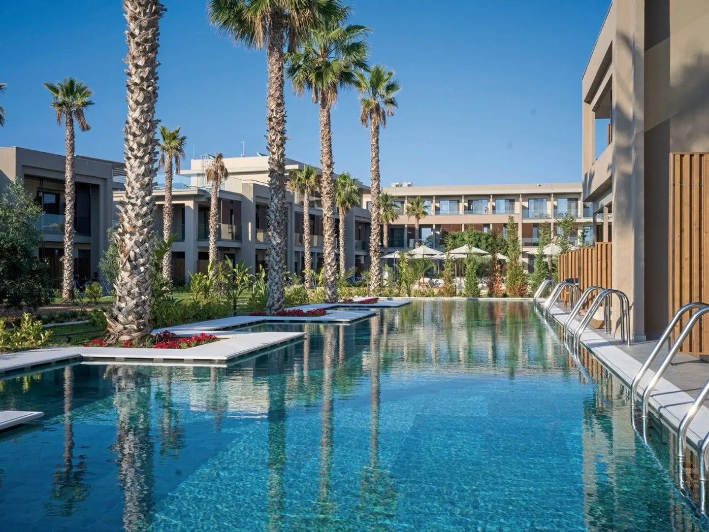 Portes Theros OUTDOOR_POOL