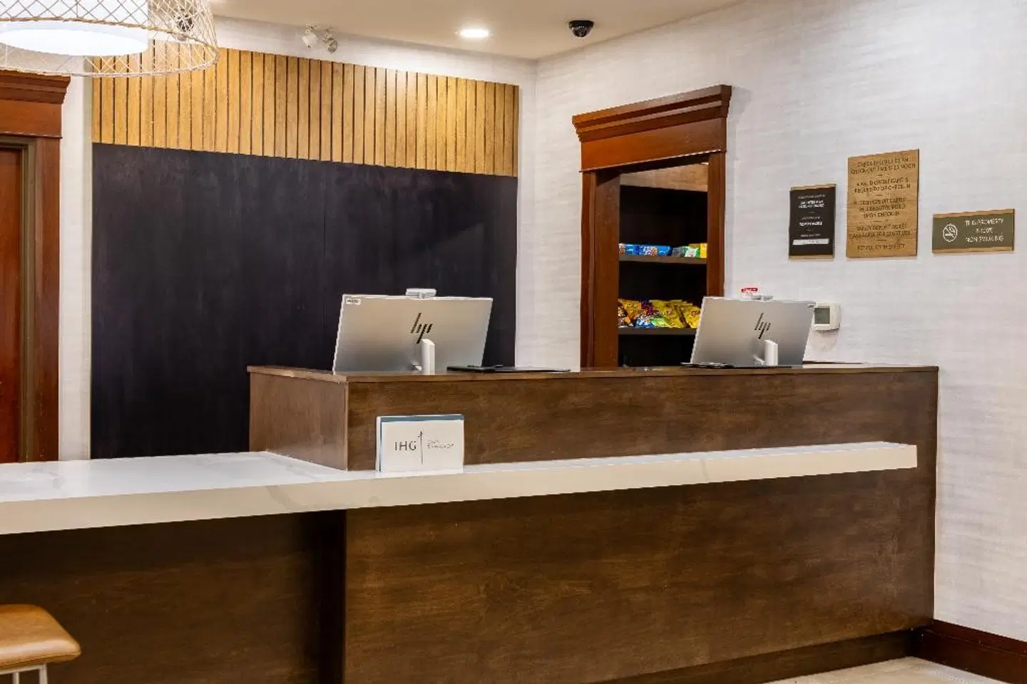 Staybridge Suites London by IHG LOUNGE_LOBBY