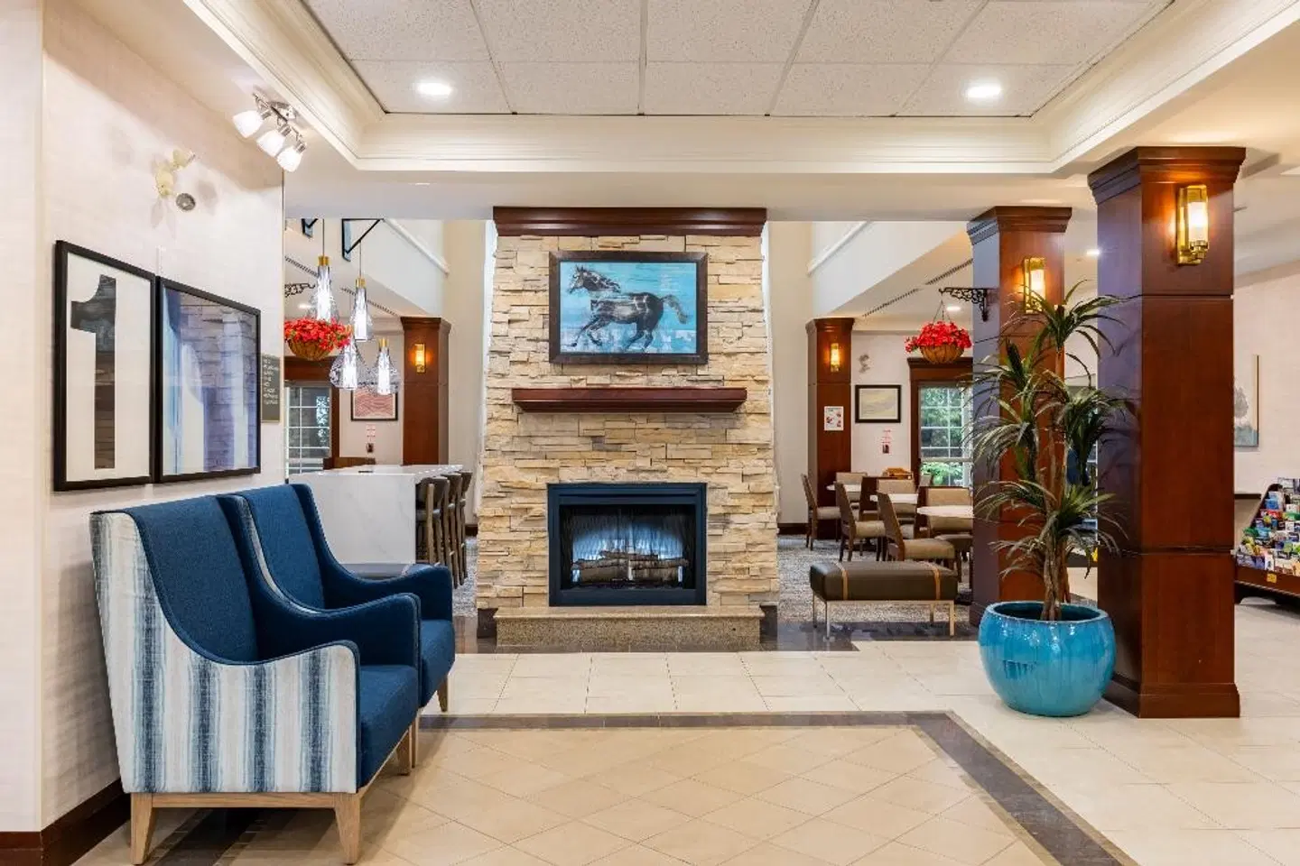 Staybridge Suites London by IHG LOUNGE_LOBBY
