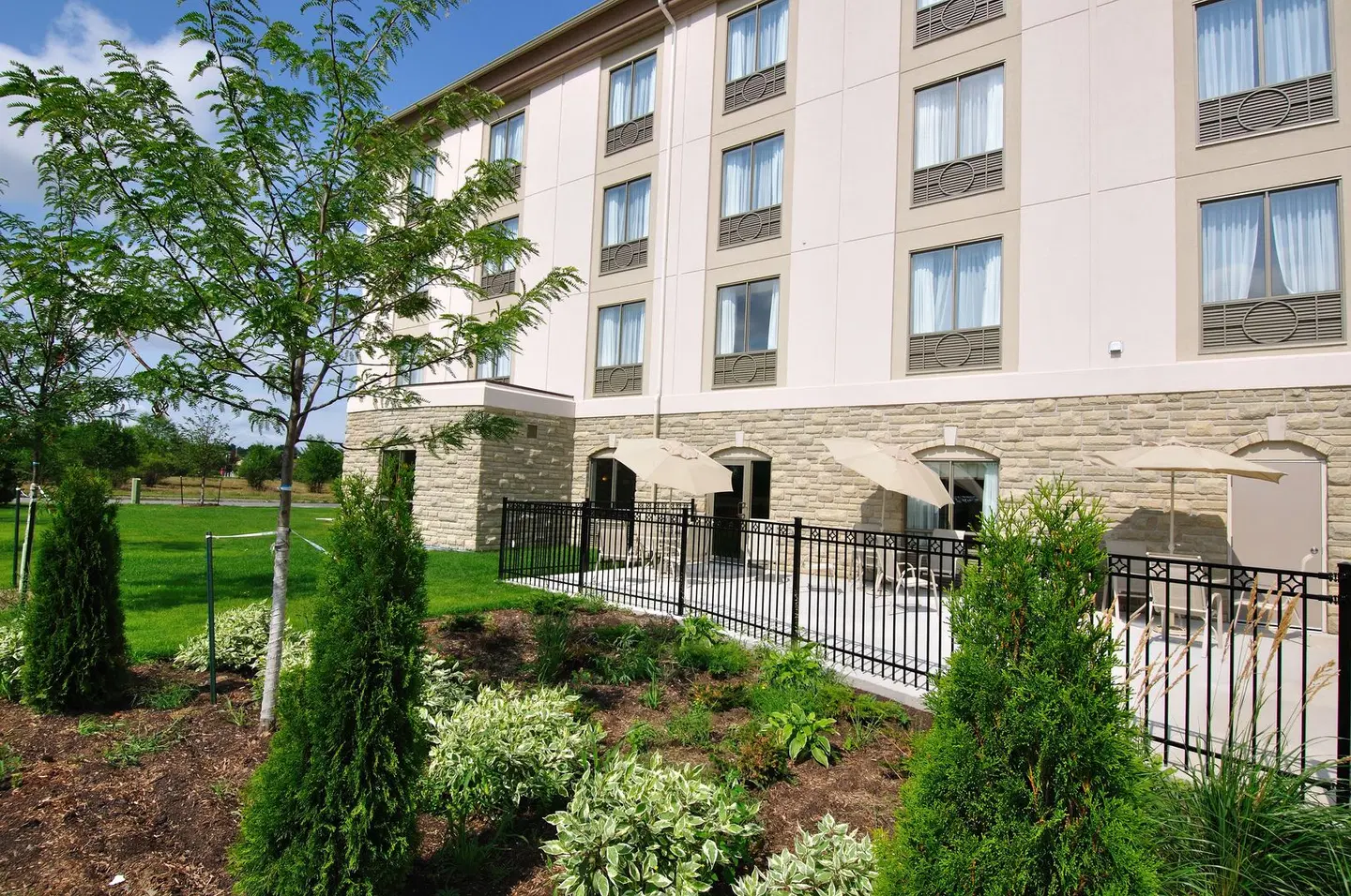 Holiday Inn Express & Suites Ottawa Airport by IHG Garten