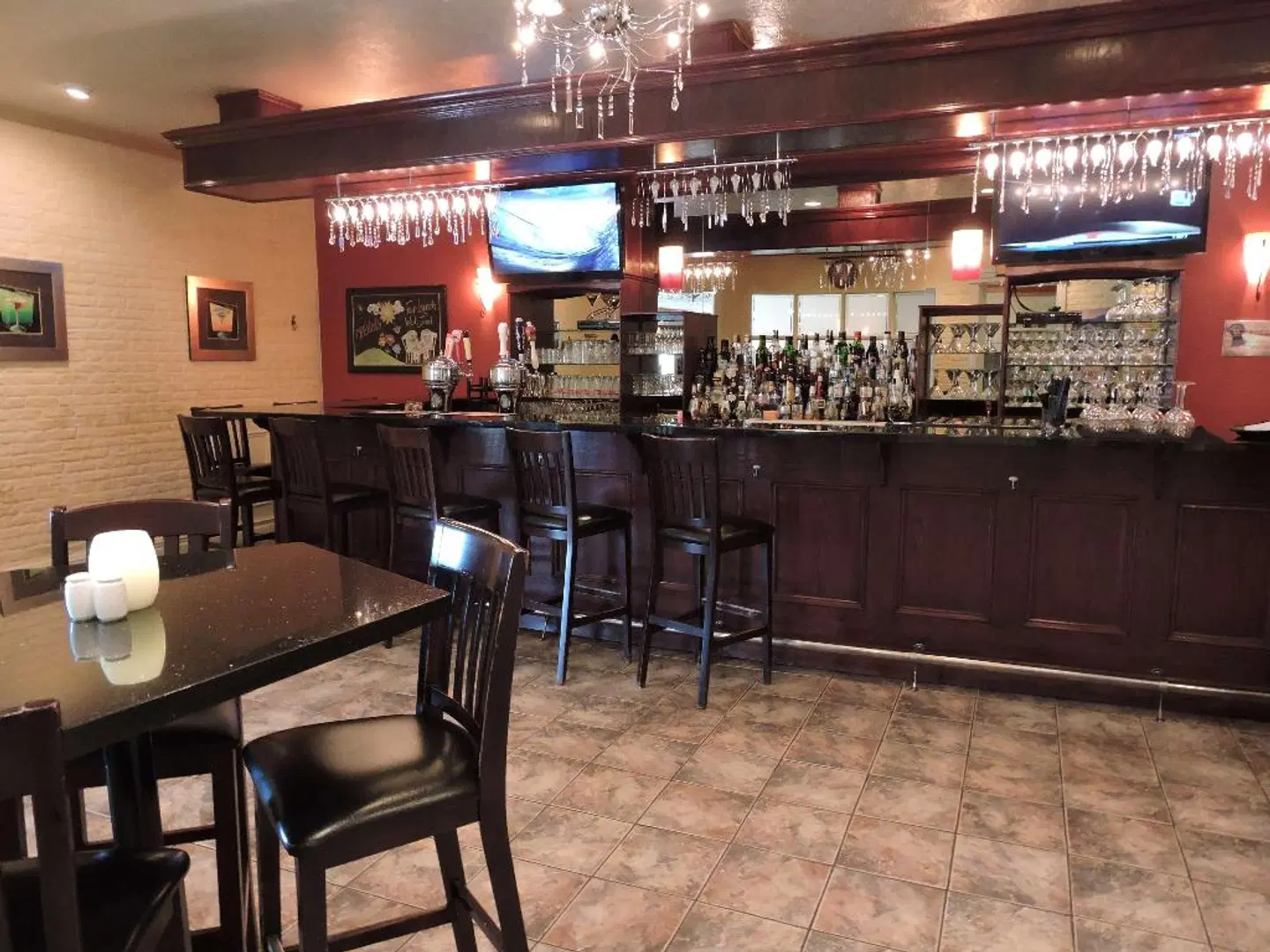 Best Western Plus Mariposa Inn & Conference Centre Bar