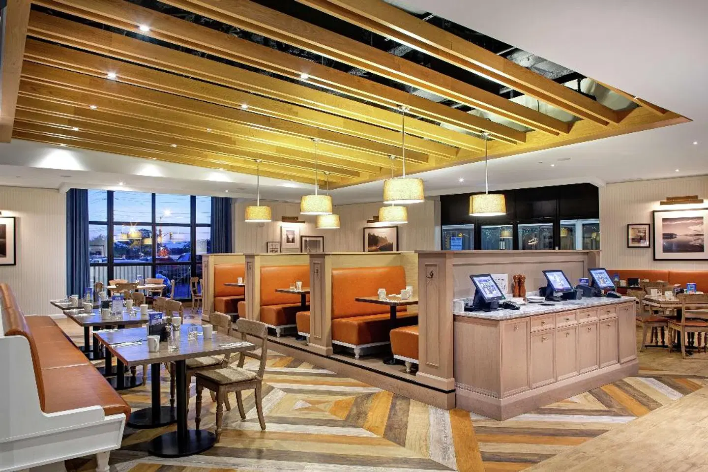 DoubleTree by Hilton Toronto Airport Restaurant