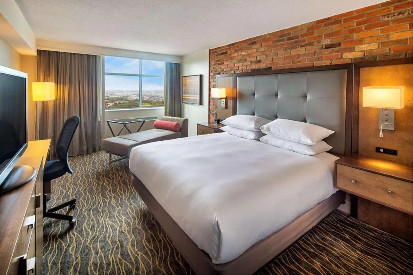 DoubleTree by Hilton Toronto Airport ROOM_EXAMPLE
