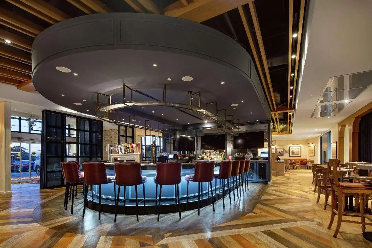 DoubleTree by Hilton Toronto Airport Bar