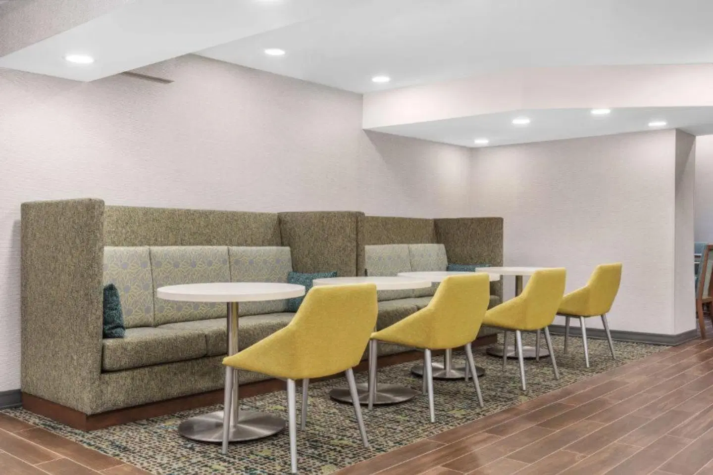 Hampton Inn & Suites by Hilton Toronto Downtown LOUNGE_LOBBY