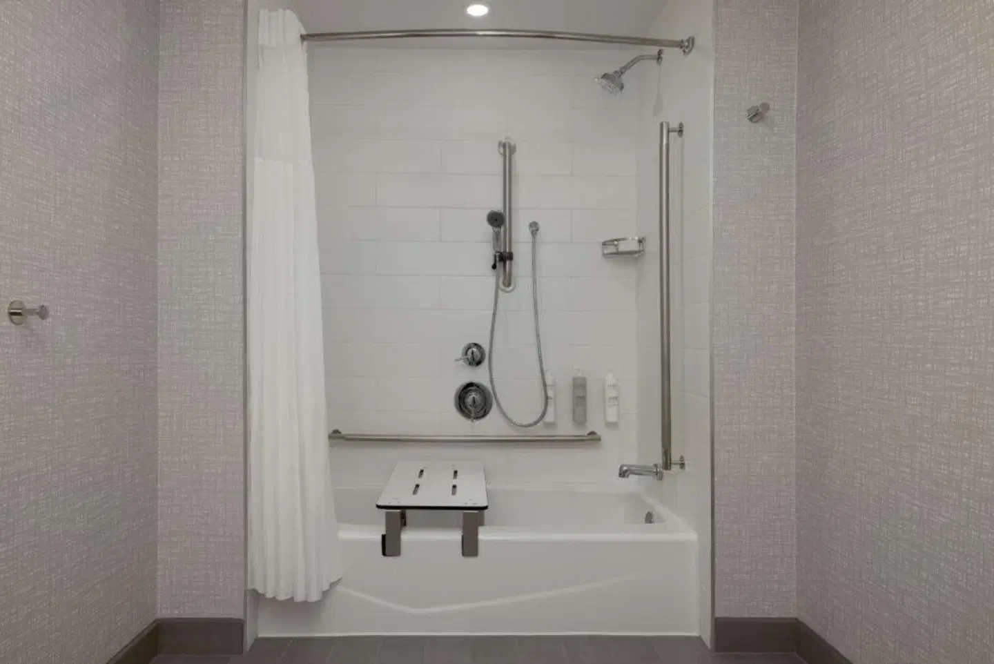 Hampton Inn & Suites by Hilton Toronto Downtown Badezimmer