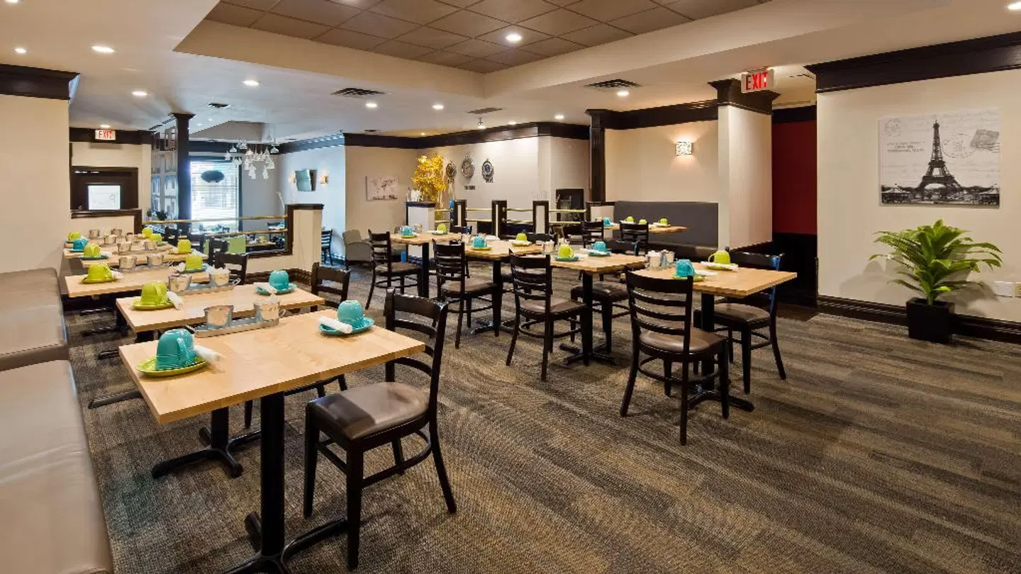 Best Western Plus Toronto Airport Hotel Restaurant
