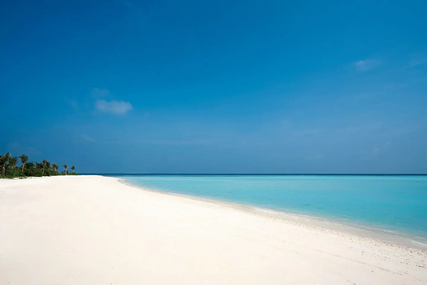Kuredhivaru Resort and Spa Maldives Strand