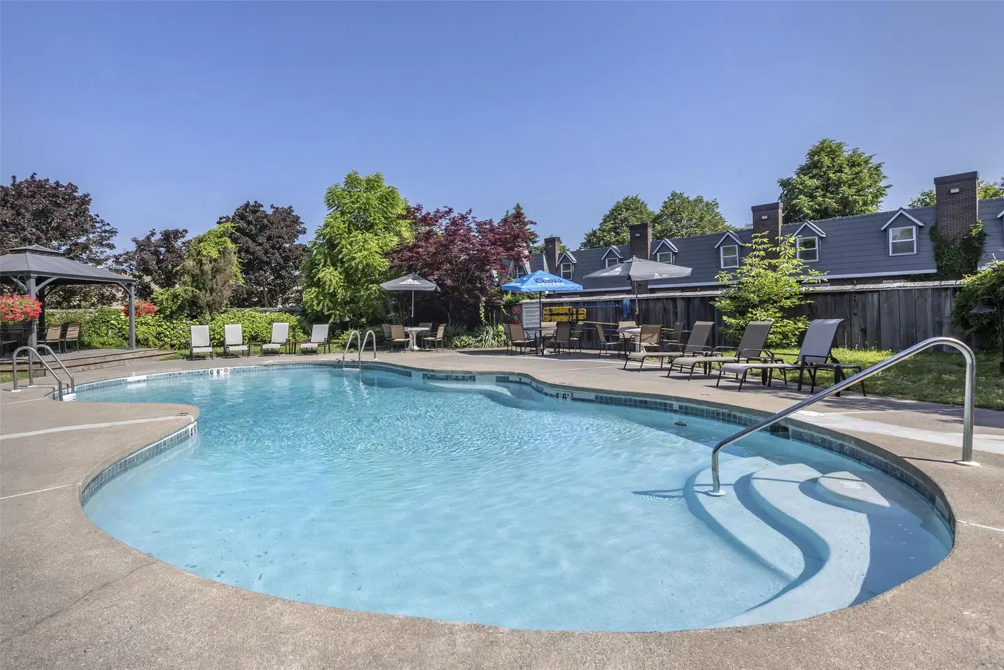 Best Western Fireside Inn OUTDOOR_POOL