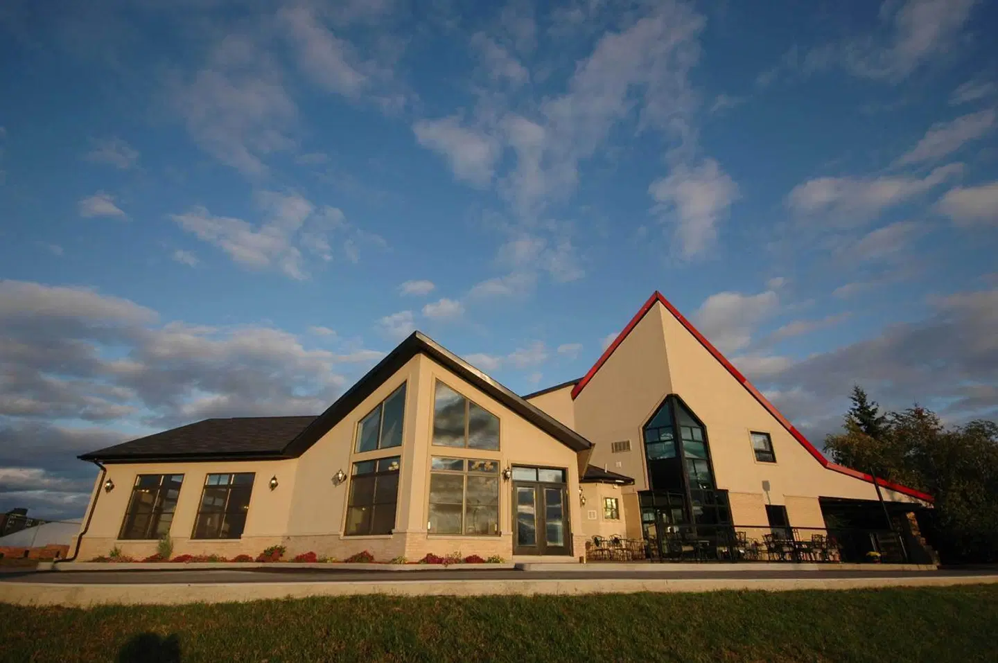 Days Inn by Wyndham Kingston EXTERIOR