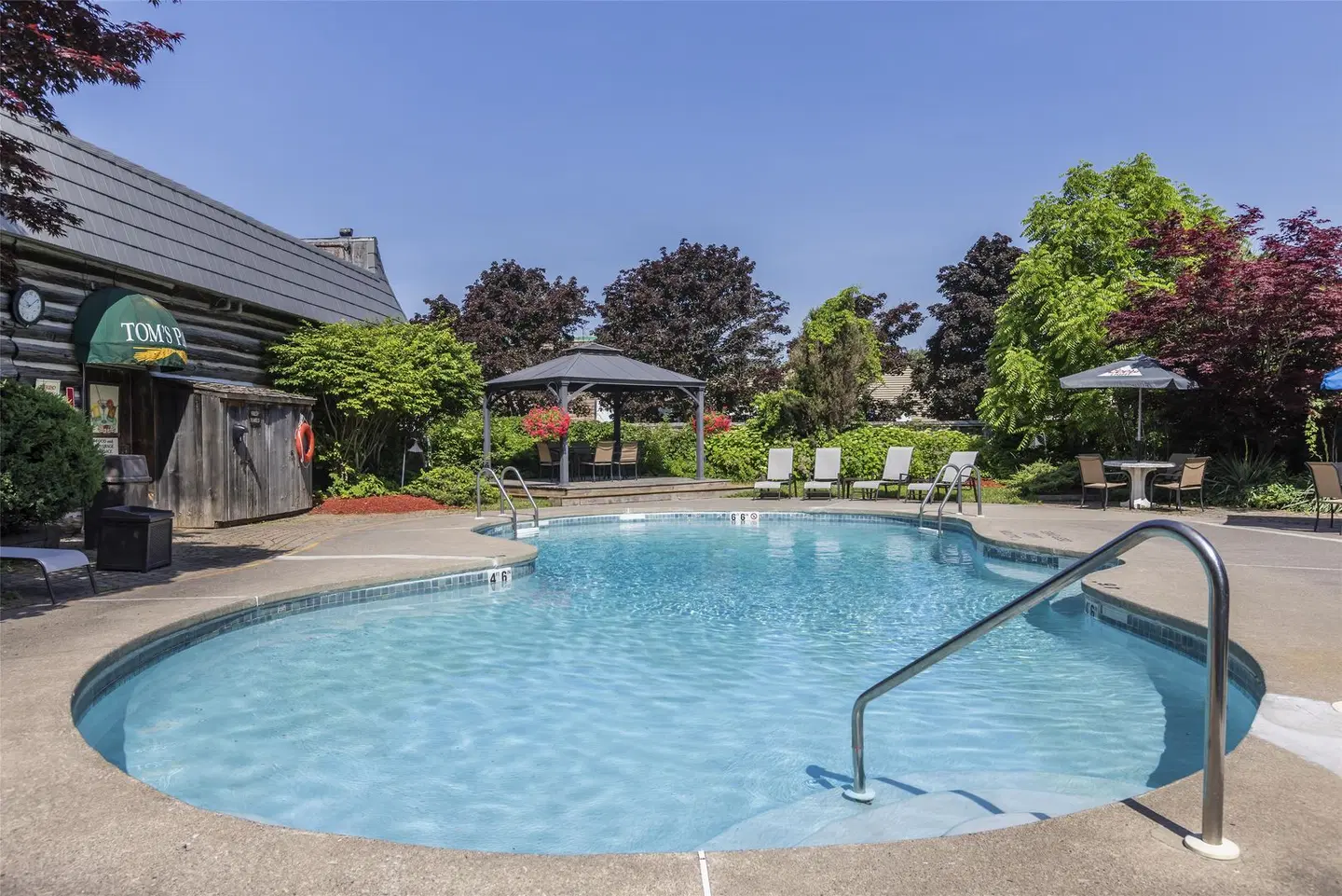 Best Western Fireside Inn OUTDOOR_POOL