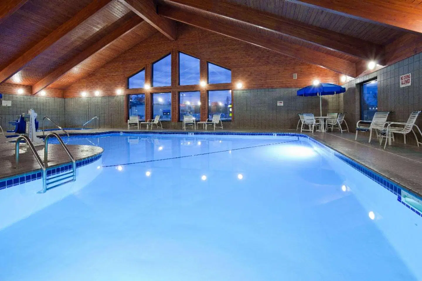AmericInn by Wyndham Sartell Hallenbad