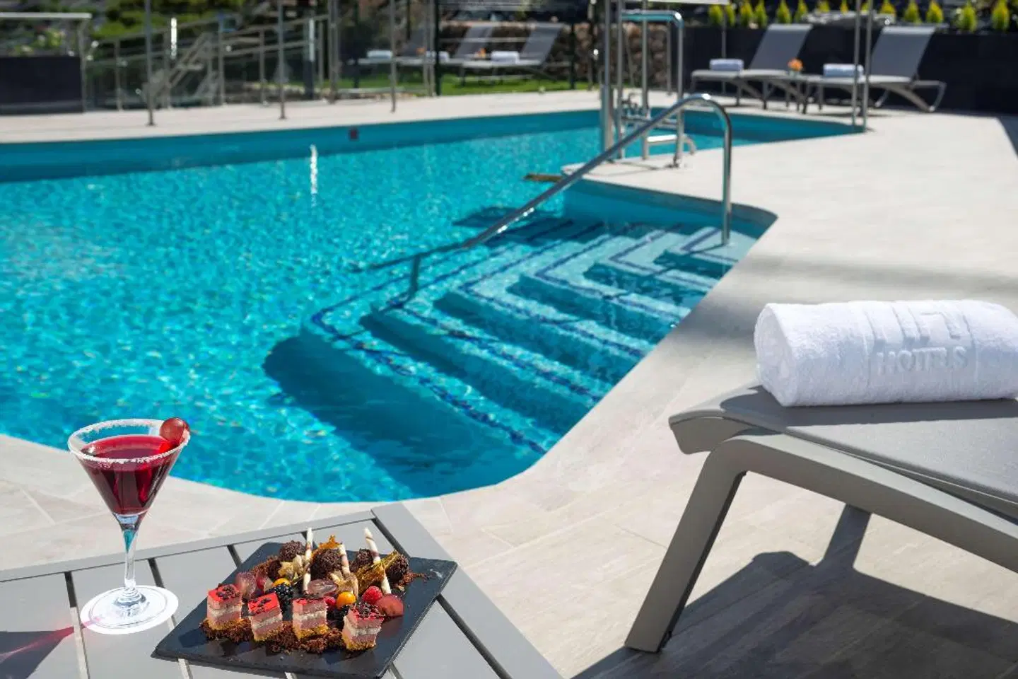 NH Madrid Ribera del Manzanares OUTDOOR_POOL