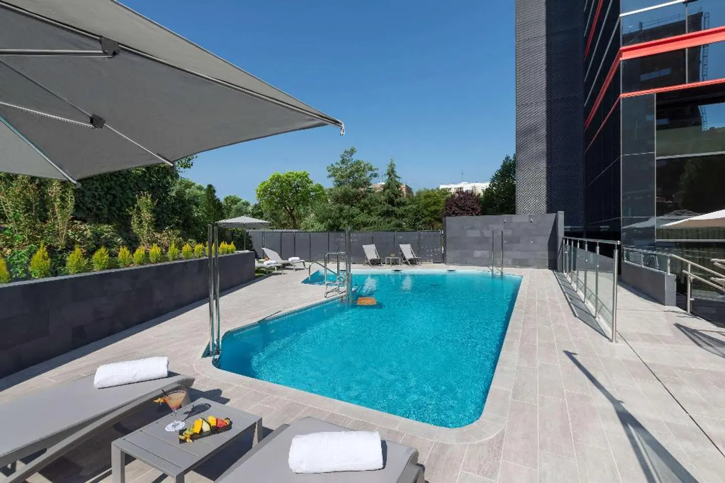 NH Madrid Ribera del Manzanares OUTDOOR_POOL